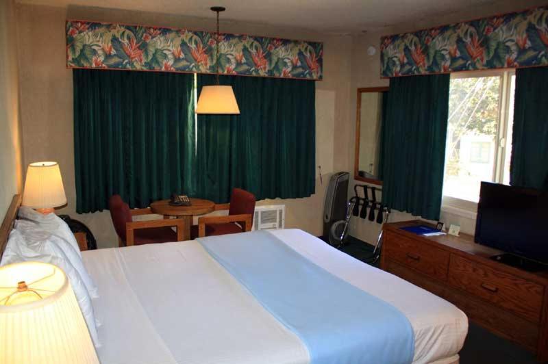 Cabrillo Inn At The Beach Санта-Барбара Экстерьер фото